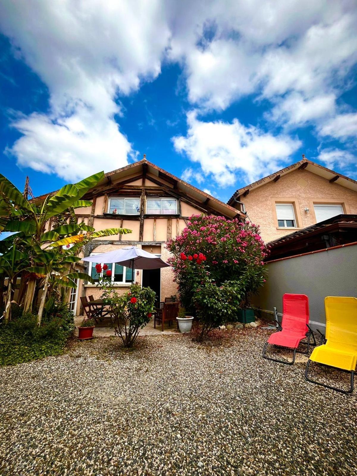 Meuble 3 Etoiles Dans Un Petit Village Du Gers Villecomtal-Sur-Arros المظهر الخارجي الصورة